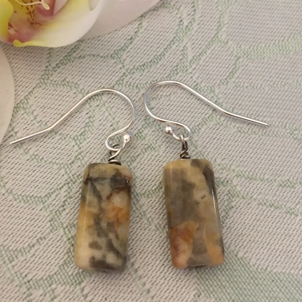 🆕Gemstone & Sterling silver hooks earrings.💗